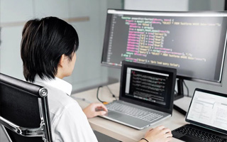 京山 api php源码,下载的php源码怎么运行呢？